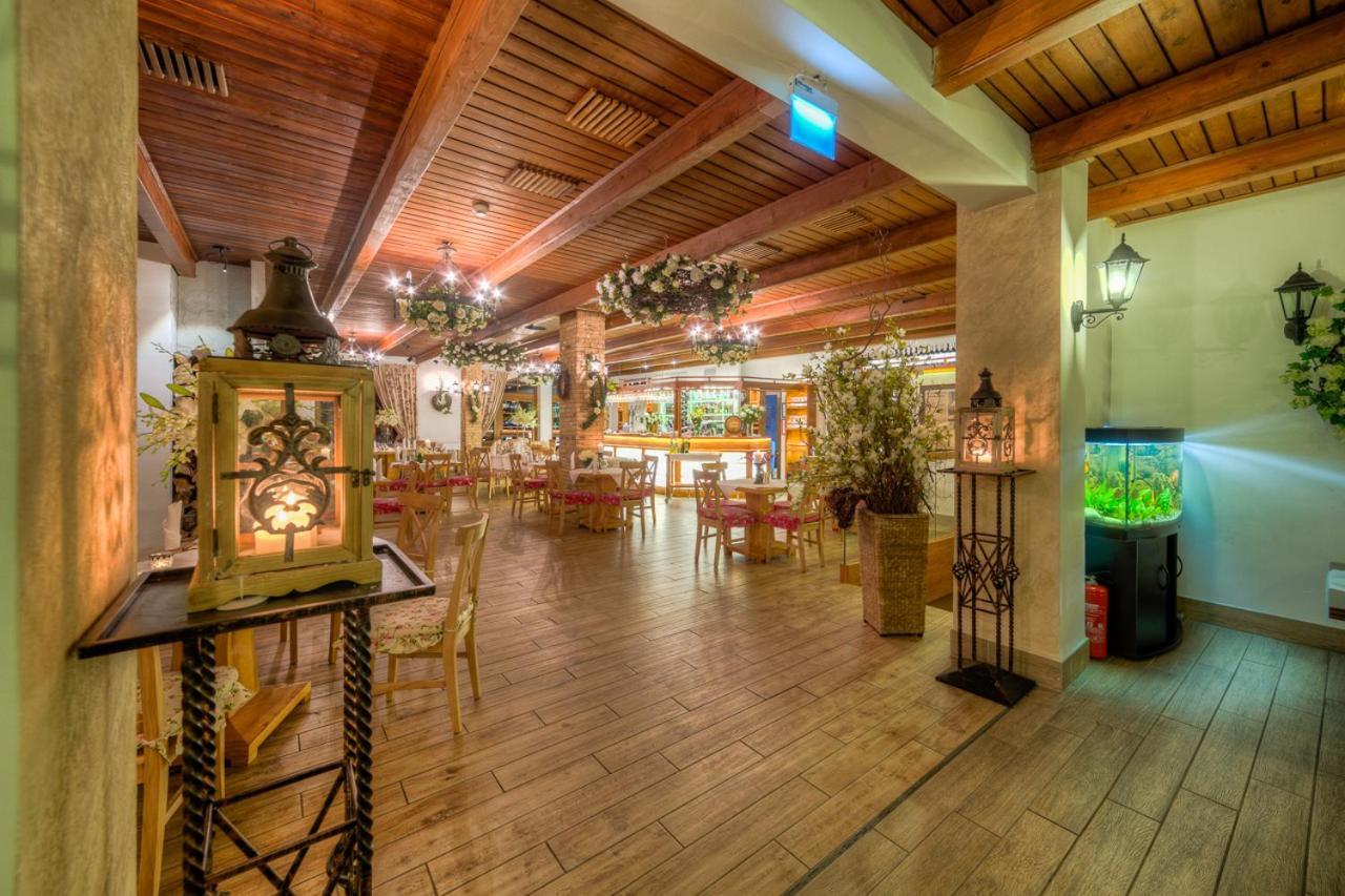 Lesne Patio