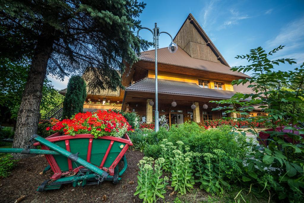 Lesne Patio Inn