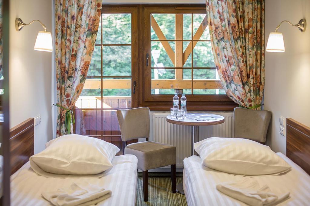 Lesne Patio Inn *