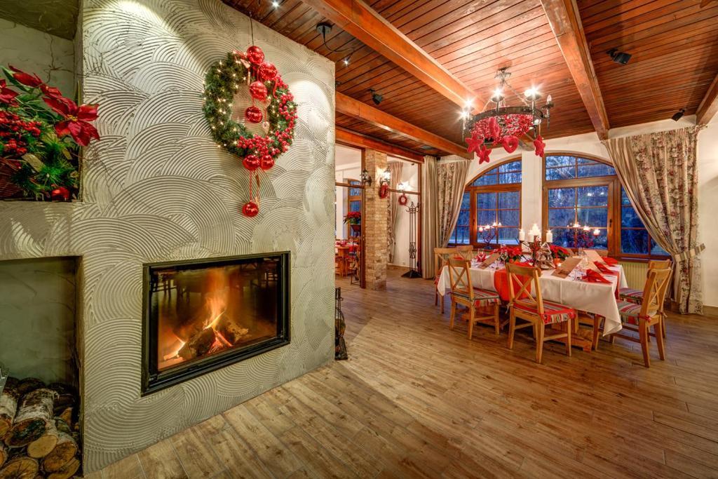 Lesne Patio Inn *